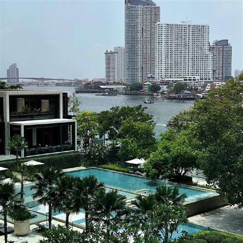 Four Seasons Hotel Bangkok at Chao Phraya River .